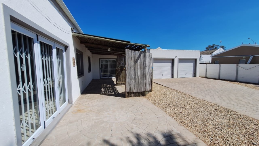 4 Bedroom Property for Sale in Velddrif Western Cape